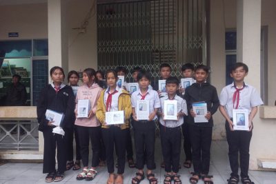 15 học sinh được nhận thiết bị hỗ trợ học tập từ chương trình “Sóng và máy tính cho em”